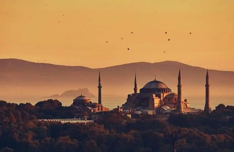 Hagia Sophia at sunset for a last-minute private Istanbul tour