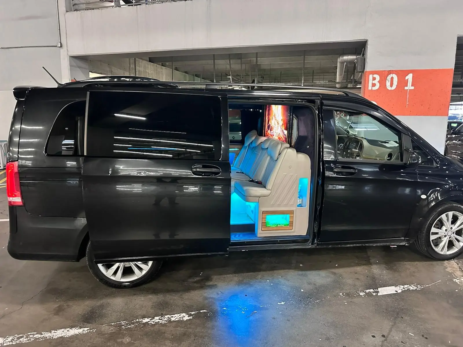 Private family and group transportation vehicle in Istanbul